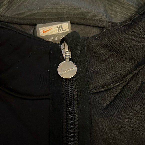 Nike fit therma Black Quilted jacket Tag size XL  16-18 - Picture 9 of 10